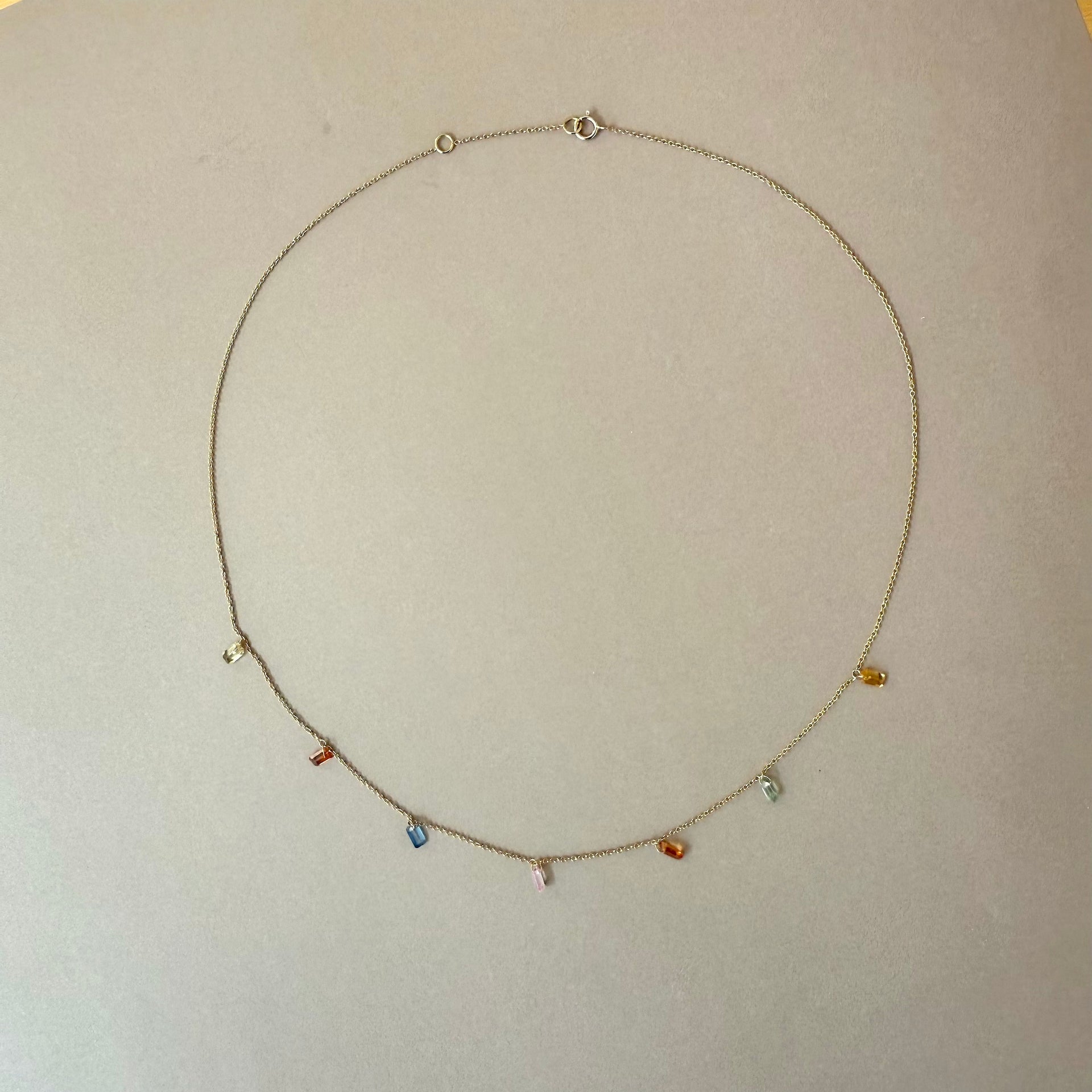 08.24.804 18kt gold multi sapphire necklace