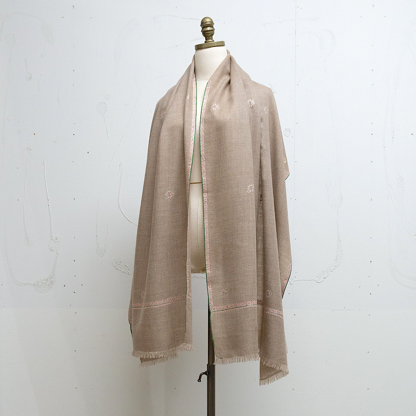 23KL20 hand embroidered cashmere stole
