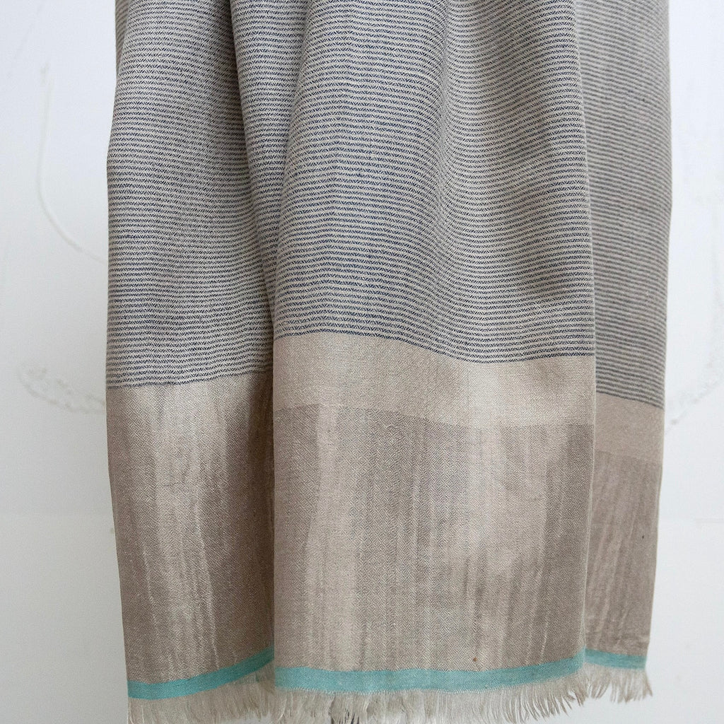 23KL9 wool cashmere blend stole