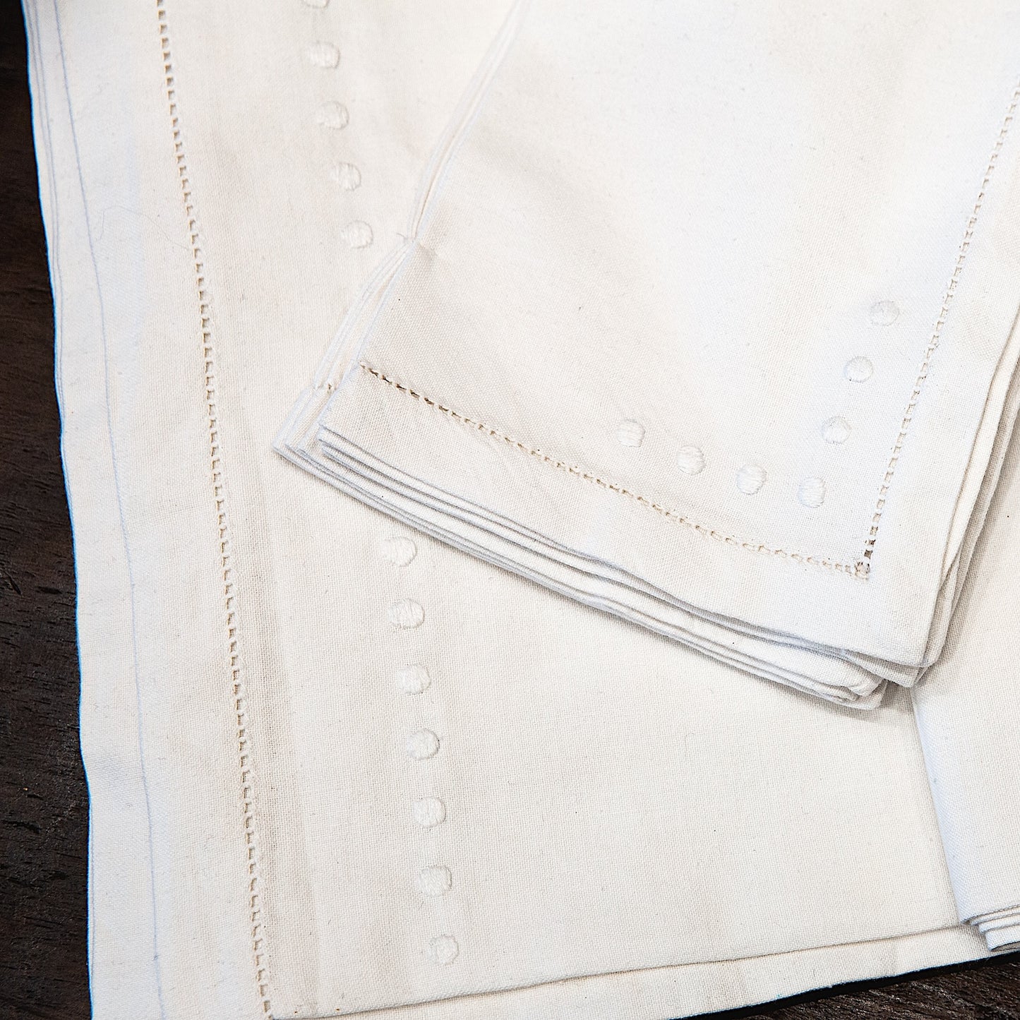 23PI1 - tablecloth and napkins