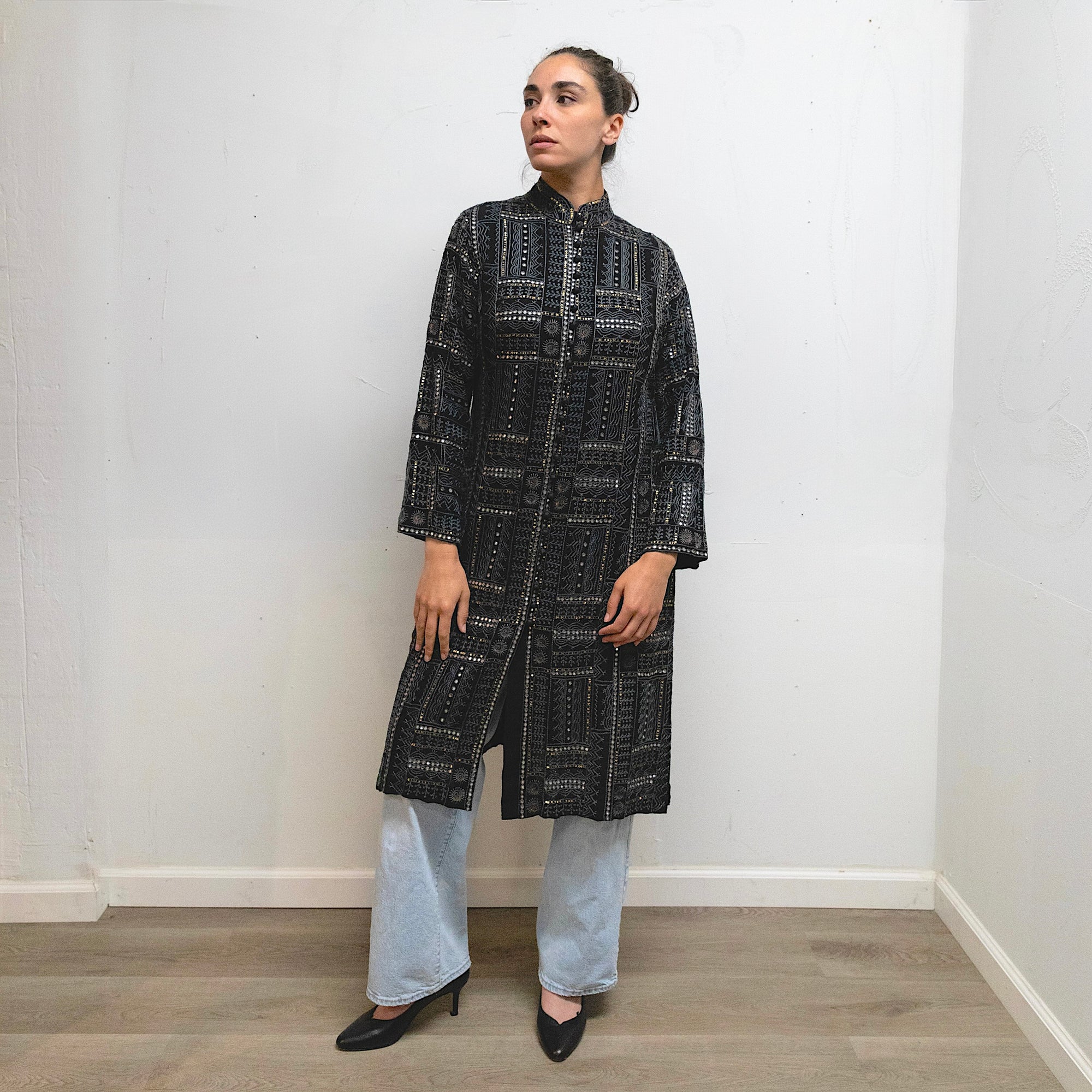 05.24.506 - Embroidered long coat