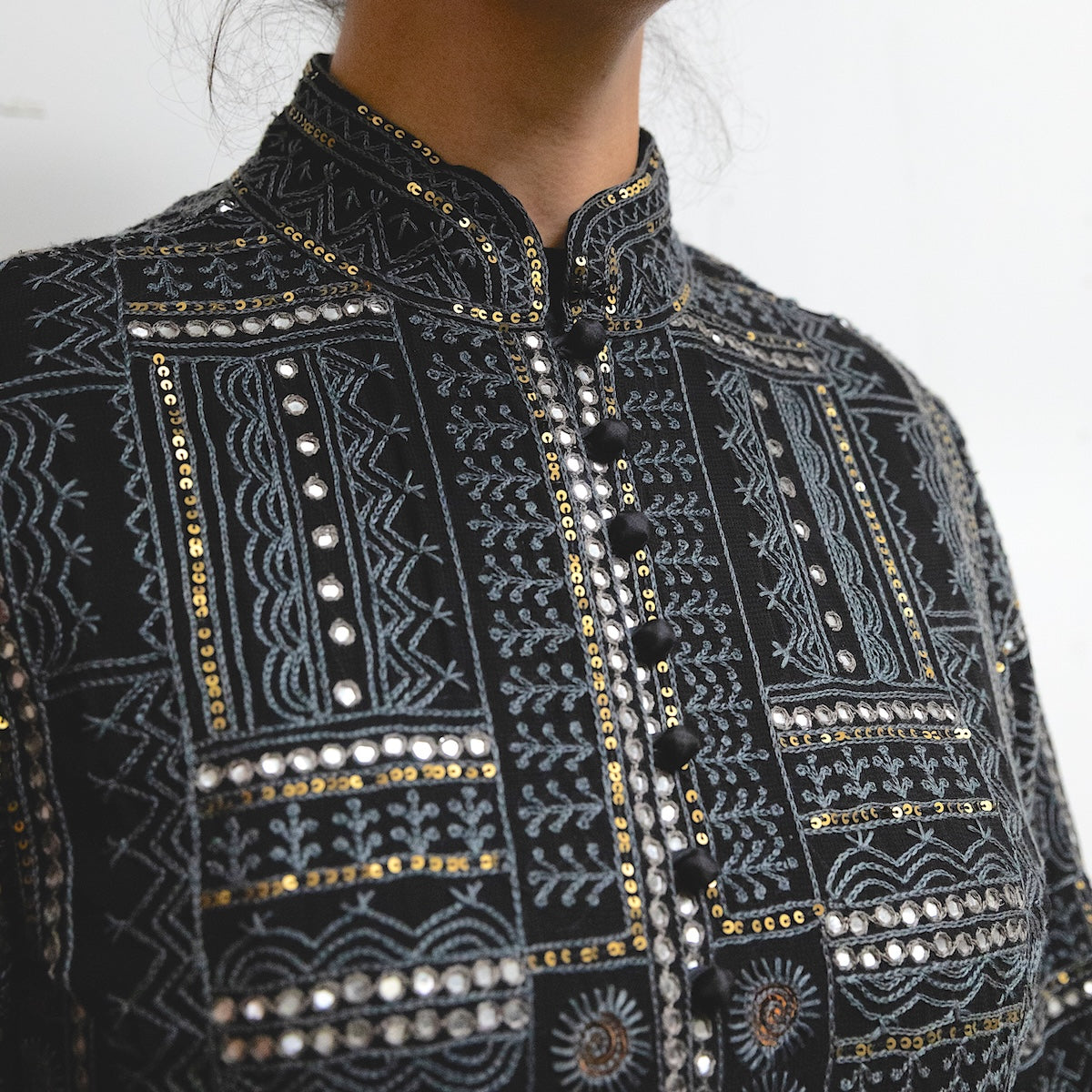 05.24.506 - Embroidered long coat