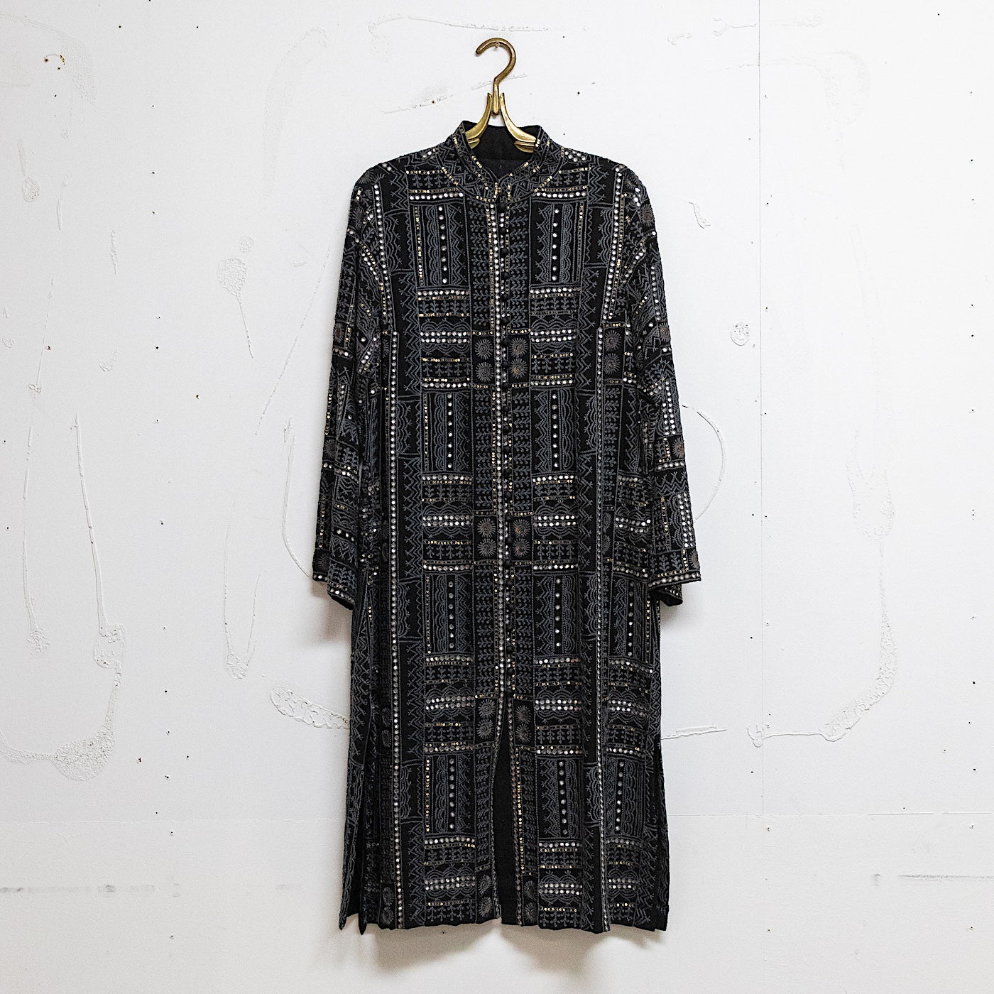 05.24.506 - Embroidered long coat